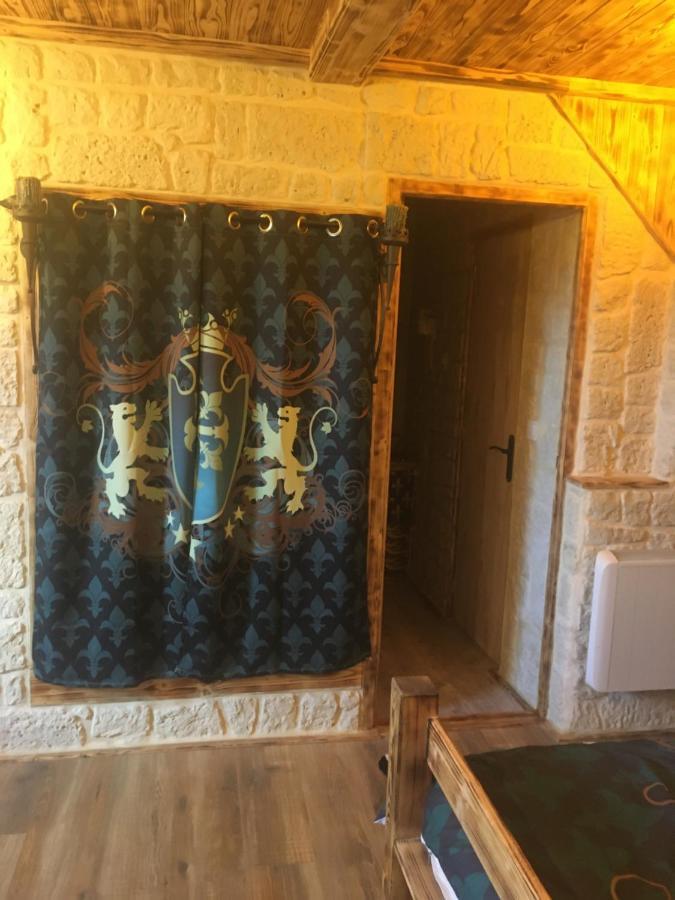Chambre D'Hote Medieval Du Vieux Bourg Chailloue Luaran gambar