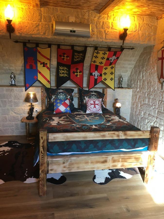 Chambre D'Hote Medieval Du Vieux Bourg Chailloue Luaran gambar