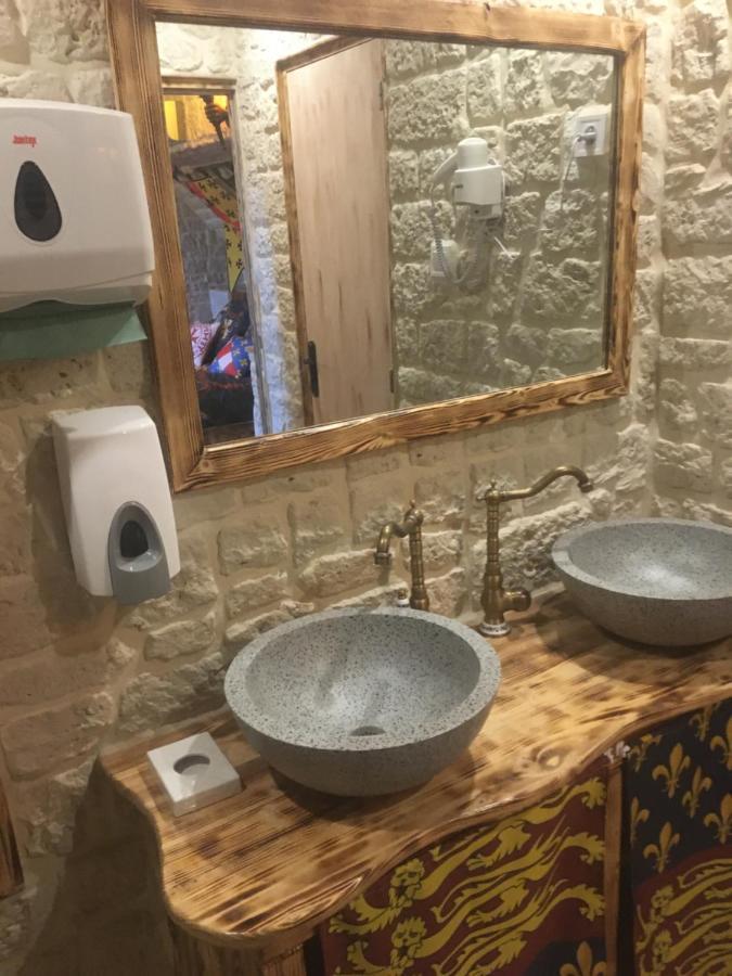 Chambre D'Hote Medieval Du Vieux Bourg Chailloue Luaran gambar